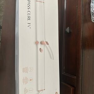 T3 Curling Iron - White with Rose Gold Accents